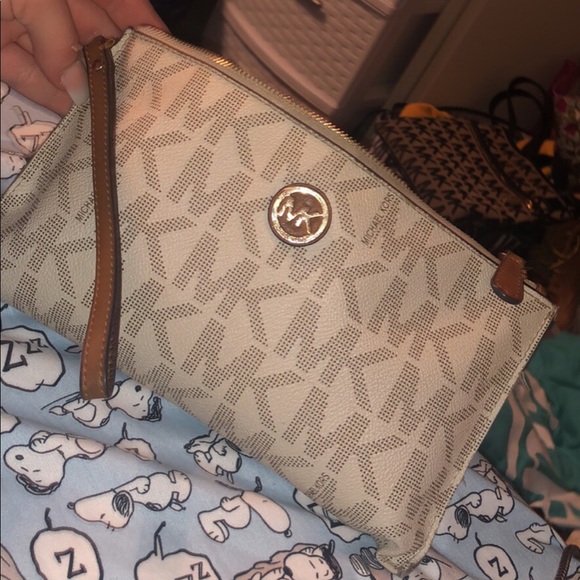 MICHAEL Michael Kors Handbags - Michael Kors wristlet